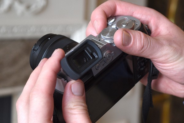 Panasonic-Lumix-GX8-hands-on-product-shot-4