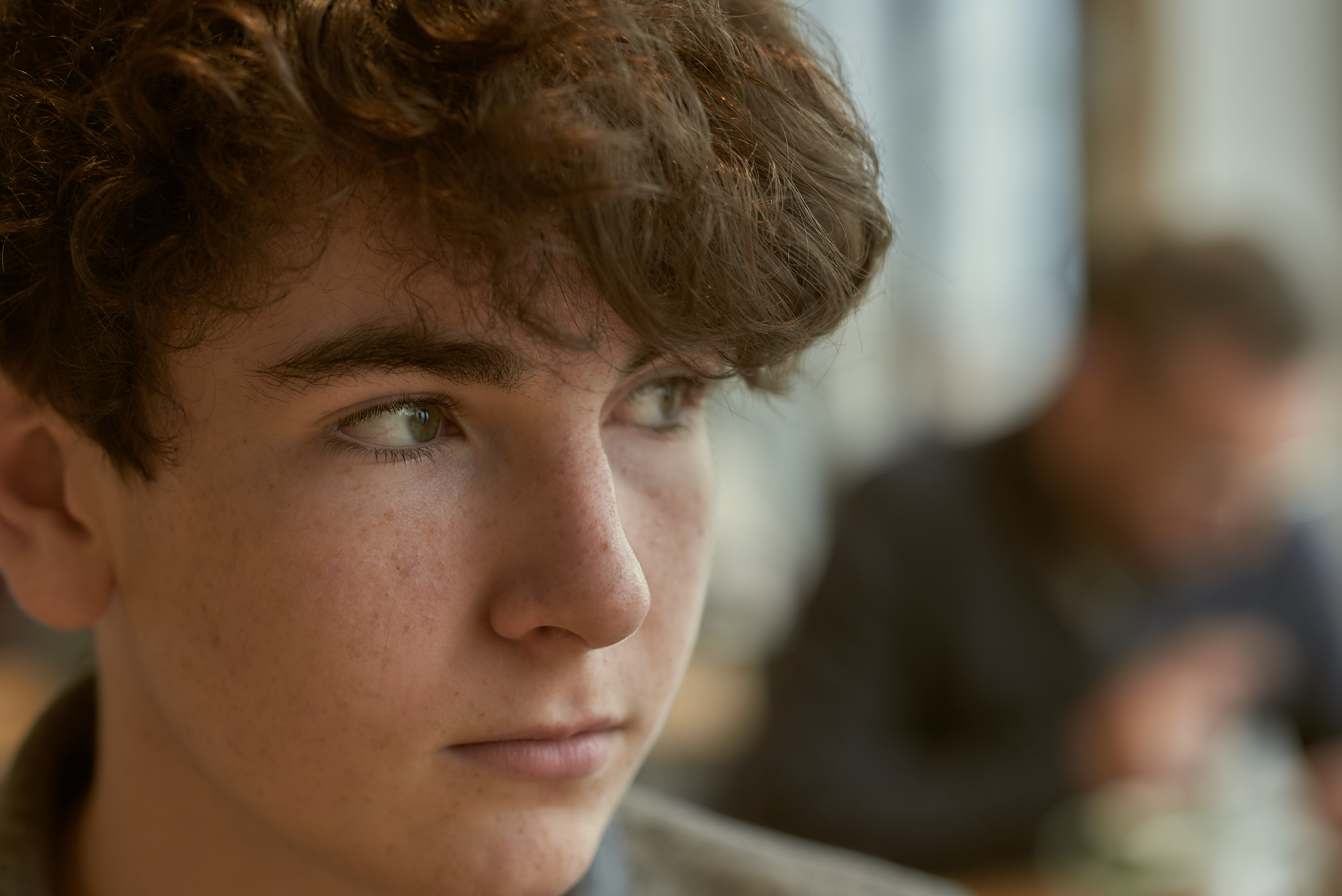 Well-corrected chromatic aberrations allow light background edges to retain their natural colours