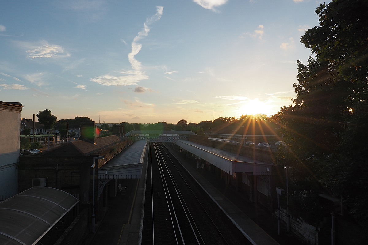 Flare is reasonably well controlled with the nine-bladed aperture creating 18-point star patterns around bright light sources