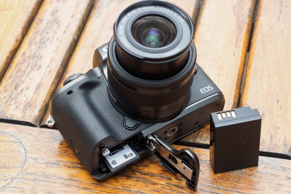 Canon EOS M5 battery