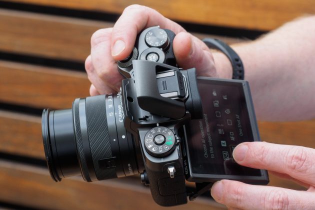Canon EOS M5 touchscreen
