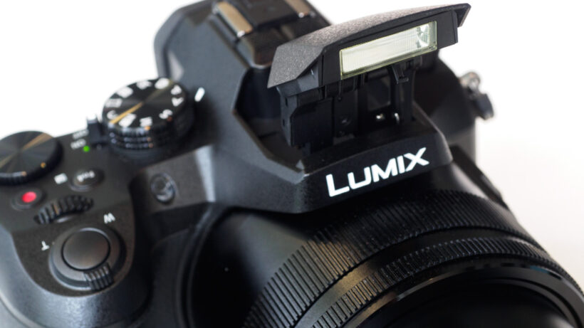 Panasonic FZ2000 flash