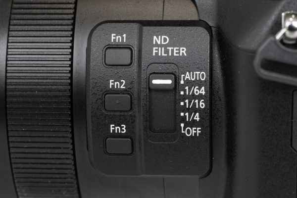 Panasonic FZ2000 lens controls