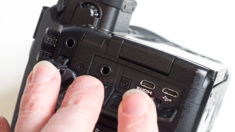 Panasonic FZ2000 connectors