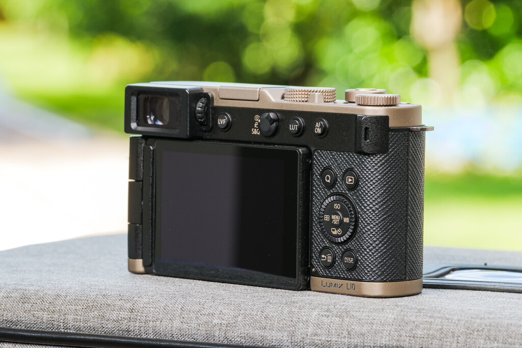 Panasonic Lumix DC-L10 compact camera review