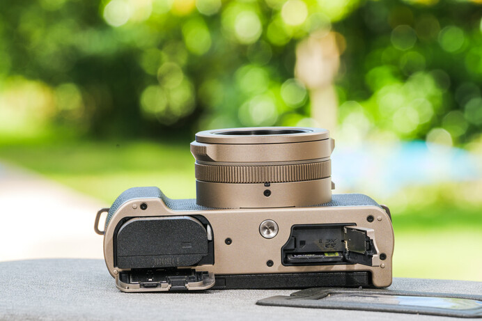 Panasonic Lumix DC-L10 compact camera review Damien Demolder