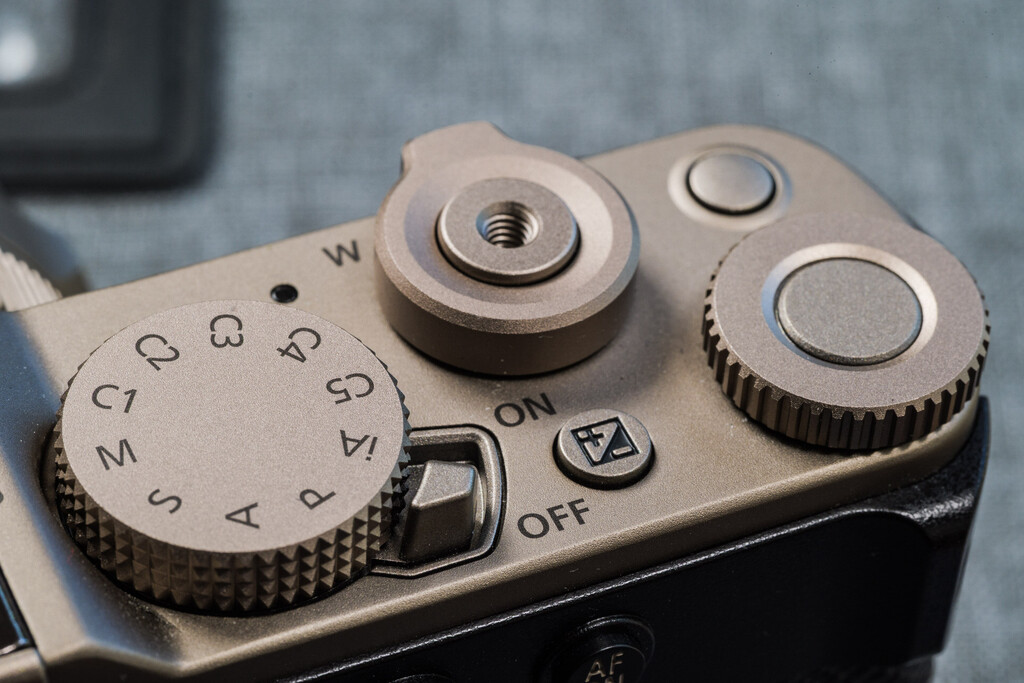 Panasonic Lumix DC-L10 compact camera review Damien Demolder