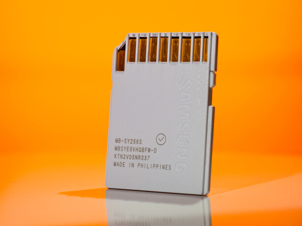 SD memory card contacts